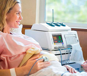 Беременная женщина во время процедуры
