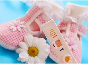 Пинетки, цветочки и тест на беременность