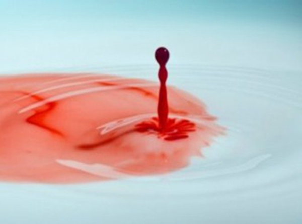 Капля крови в воде